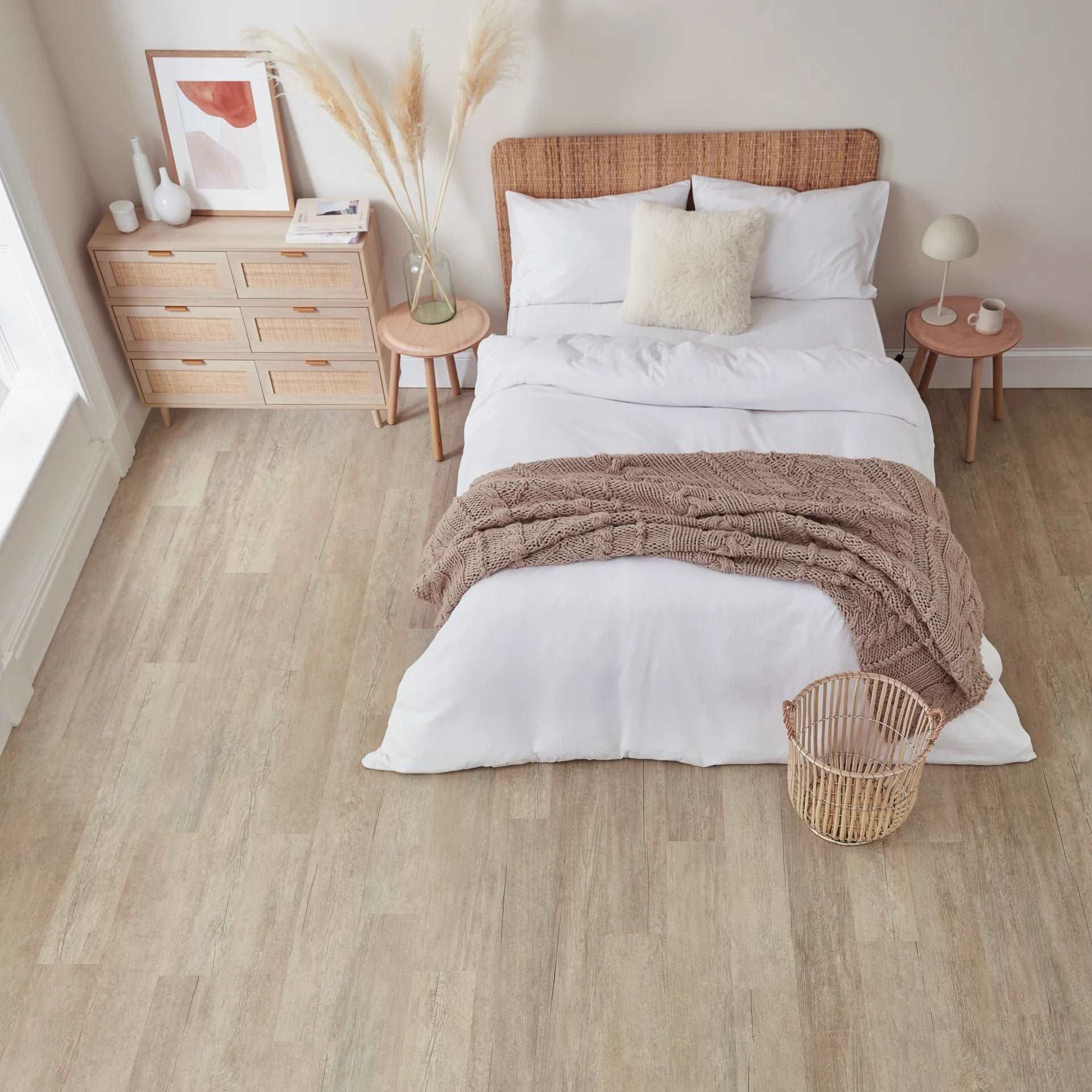 Coastline Oak 915mm x 152mm / £31.99 m2 - M H Flooring