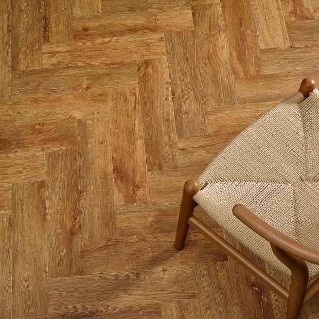 Carved Oak, Amtico Form, Sample