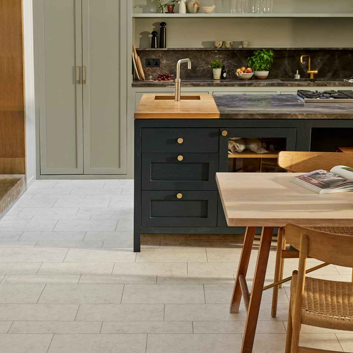 Shottery Limestone, Amtico Signature, Sample